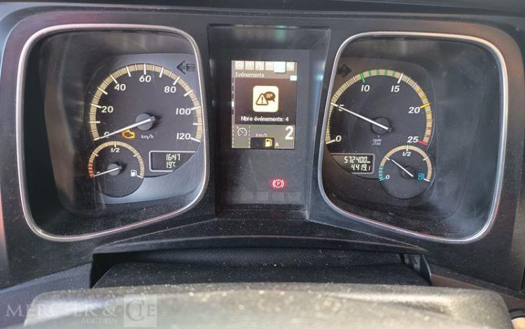 MERCEDES ACTROS 1846 – DIESEL – PTRA : 44 TONNES – 572400 KMS – ANNEE 2017 ROUGE FY-646-KH