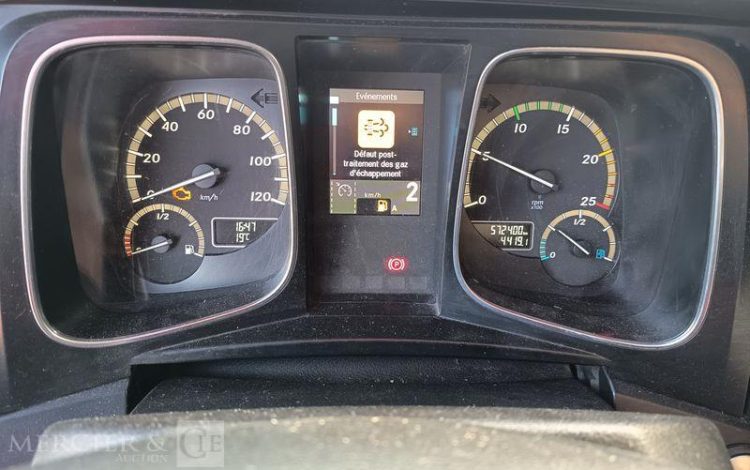 MERCEDES ACTROS 1846 – DIESEL – PTRA : 44 TONNES – 572400 KMS – ANNEE 2017 ROUGE FY-646-KH