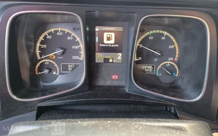 MERCEDES ACTROS 1846 – DIESEL – PTRA : 44 TONNES – 572400 KMS – ANNEE 2017 ROUGE FY-646-KH