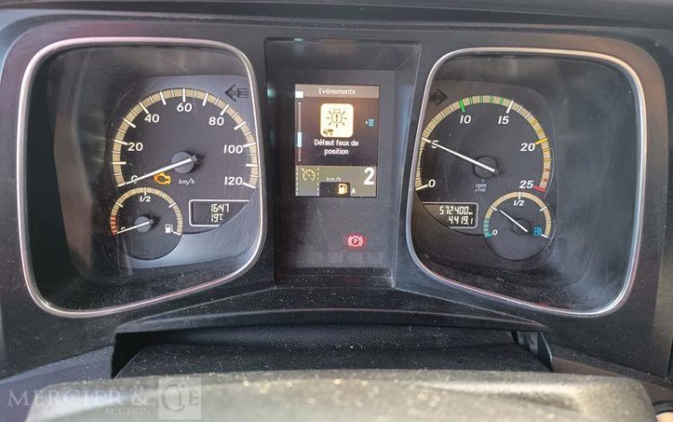 MERCEDES ACTROS 1846 – DIESEL – PTRA : 44 TONNES – 572400 KMS – ANNEE 2017 ROUGE FY-646-KH