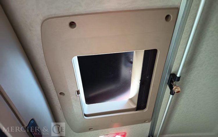 MERCEDES ACTROS 1846 – DIESEL – PTRA : 44 TONNES – 572400 KMS – ANNEE 2017 ROUGE FY-646-KH