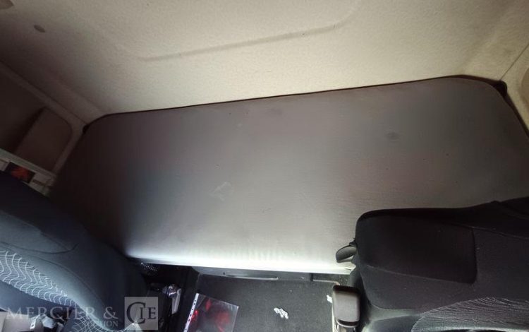 MERCEDES ACTROS 1846 – DIESEL – PTRA : 44 TONNES – 572400 KMS – ANNEE 2017 ROUGE FY-646-KH