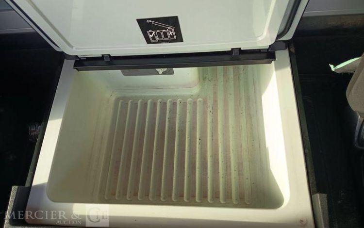 MERCEDES ACTROS 1846 – DIESEL – PTRA : 44 TONNES – 572400 KMS – ANNEE 2017 ROUGE FY-646-KH