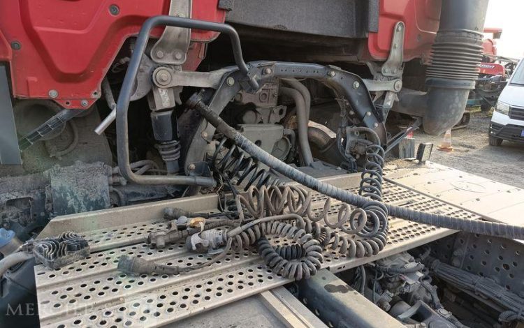 MERCEDES ACTROS 1846 – DIESEL – PTRA : 44 TONNES – 572400 KMS – ANNEE 2017 ROUGE FY-646-KH