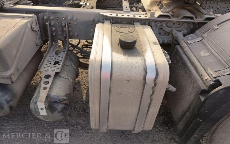 MERCEDES ACTROS 1846 – DIESEL – PTRA : 44 TONNES – 572400 KMS – ANNEE 2017 ROUGE FY-646-KH