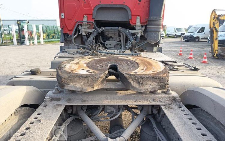 MERCEDES ACTROS 1846 – DIESEL – PTRA : 44 TONNES – 572400 KMS – ANNEE 2017 ROUGE FY-646-KH