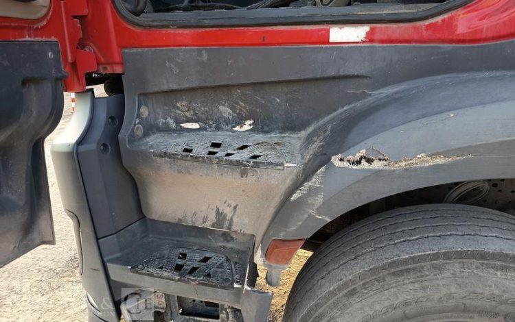 MERCEDES ACTROS 1846 – DIESEL – PTRA : 44 TONNES – 572400 KMS – ANNEE 2017 ROUGE FY-646-KH