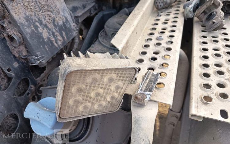 MERCEDES ACTROS 1846 – DIESEL – PTRA : 44 TONNES – 572400 KMS – ANNEE 2017 ROUGE FY-646-KH