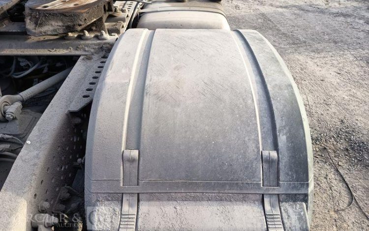 MERCEDES ACTROS 1846 – DIESEL – PTRA : 44 TONNES – 572400 KMS – ANNEE 2017 ROUGE FY-646-KH