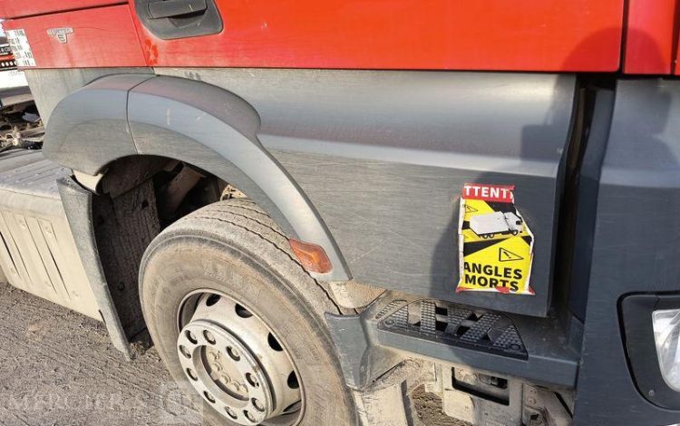 MERCEDES ACTROS 1846 – DIESEL – PTRA : 44 TONNES – 572400 KMS – ANNEE 2017 ROUGE FY-646-KH