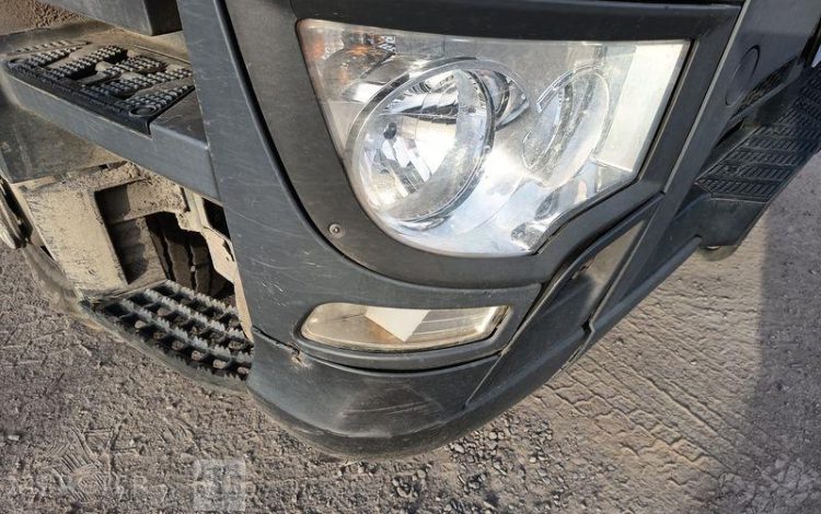 MERCEDES ACTROS 1846 – DIESEL – PTRA : 44 TONNES – 572400 KMS – ANNEE 2017 ROUGE FY-646-KH