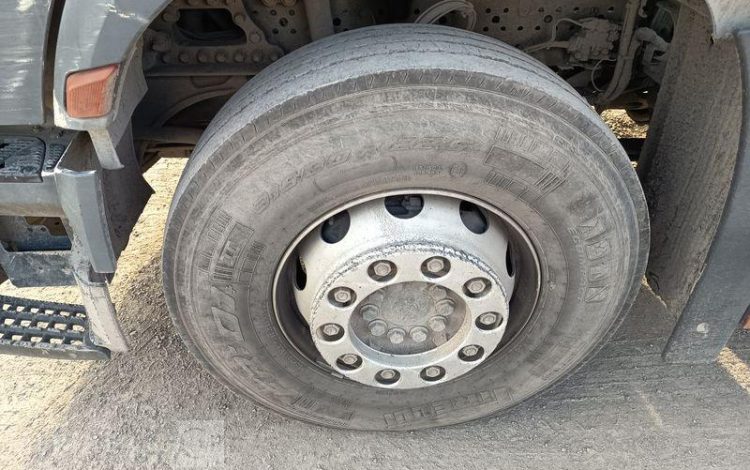 MERCEDES ACTROS 1846 – DIESEL – PTRA : 44 TONNES – 572400 KMS – ANNEE 2017 ROUGE FY-646-KH