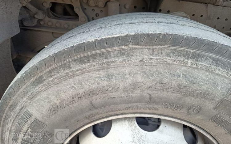 MERCEDES ACTROS 1846 – DIESEL – PTRA : 44 TONNES – 572400 KMS – ANNEE 2017 ROUGE FY-646-KH