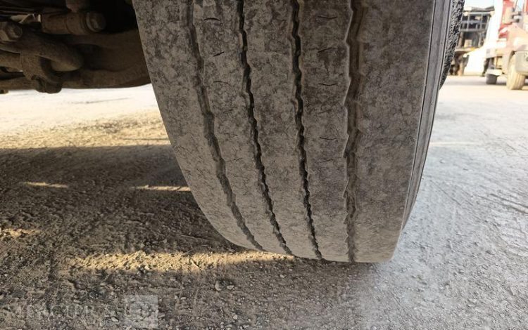 MERCEDES ACTROS 1846 – DIESEL – PTRA : 44 TONNES – 572400 KMS – ANNEE 2017 ROUGE FY-646-KH