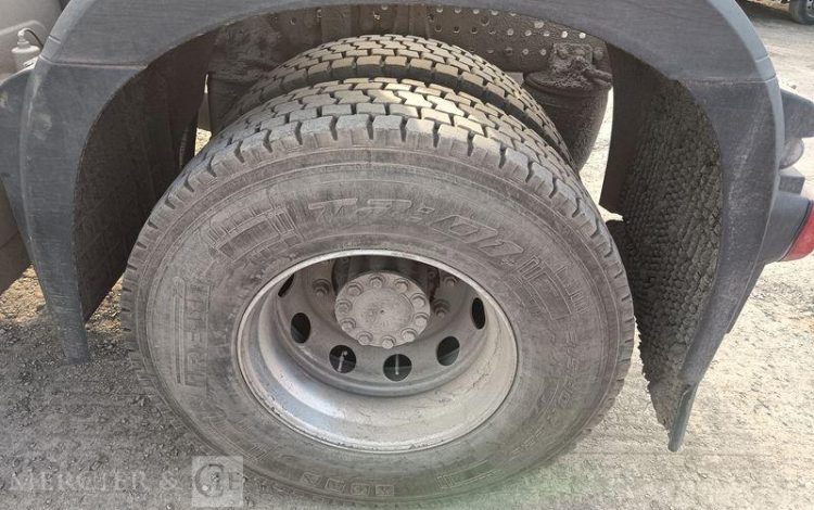 MERCEDES ACTROS 1846 – DIESEL – PTRA : 44 TONNES – 572400 KMS – ANNEE 2017 ROUGE FY-646-KH