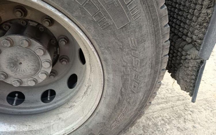 MERCEDES ACTROS 1846 – DIESEL – PTRA : 44 TONNES – 572400 KMS – ANNEE 2017 ROUGE FY-646-KH