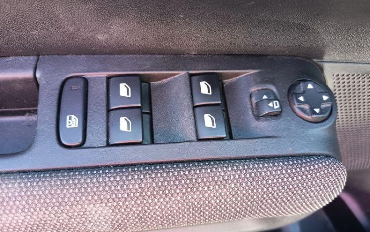 CITROEN C3 AIRCROSS BLUEHDI 110 S&S GRIS FZ-823-EP