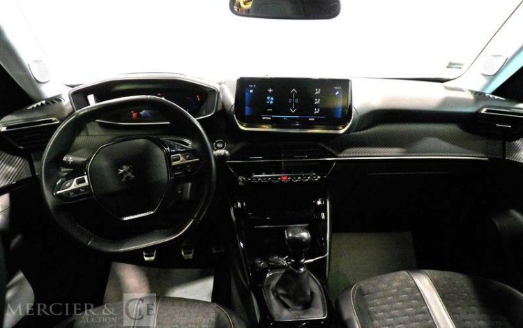 PEUGEOT 2008 ROADTRIP PURE TECH 130  GG-321-CV