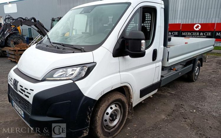 FIAT DUCATO PLATEAU 3.5 MAXI XL 2.2 180CH PACK TECHNO PREMIUM- 8904 KMS – ANNEE 2024 BLANC GX-276-YQ