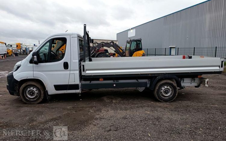 FIAT DUCATO PLATEAU 3.5 MAXI XL 2.2 180CH PACK TECHNO PREMIUM- 8904 KMS – ANNEE 2024 BLANC GX-276-YQ