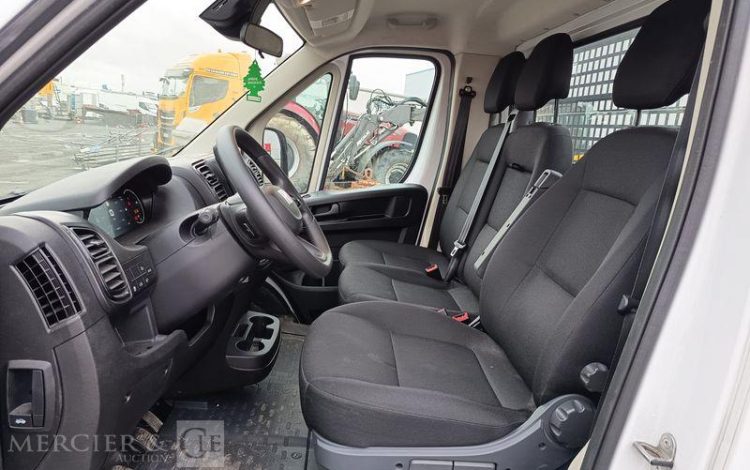 FIAT DUCATO PLATEAU 3.5 MAXI XL 2.2 180CH PACK TECHNO PREMIUM- 8904 KMS – ANNEE 2024 BLANC GX-276-YQ