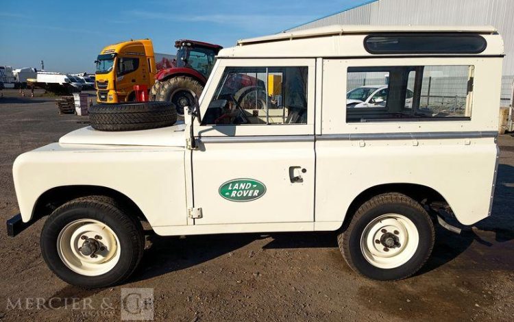 LAND ROVER LAND 88 2.2 Break  74CV – ESSENCE – 57138 KMS – ANNEE 1979 BLANC HJ-147-BT