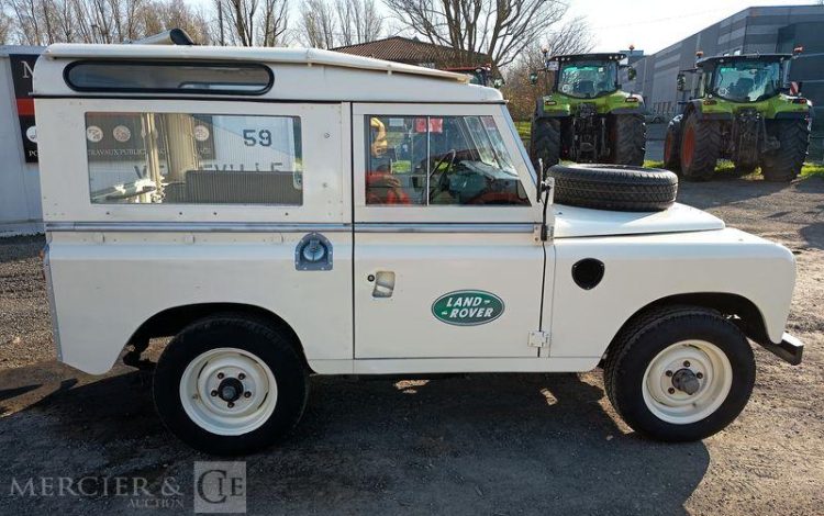 LAND ROVER LAND 88 2.2 Break  74CV – ESSENCE – 57138 KMS – ANNEE 1979 BLANC HJ-147-BT
