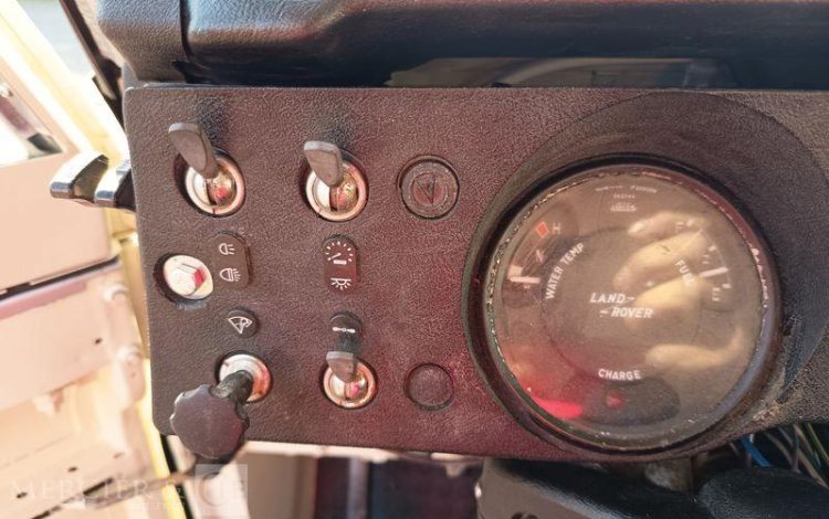 LAND ROVER LAND 88 2.2 Break  74CV – ESSENCE – 57138 KMS – ANNEE 1979 BLANC HJ-147-BT