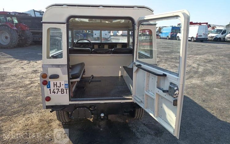 LAND ROVER LAND 88 2.2 Break  74CV – ESSENCE – 57138 KMS – ANNEE 1979 BLANC HJ-147-BT