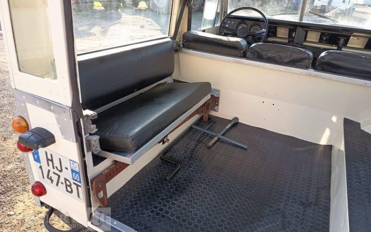 LAND ROVER LAND 88 2.2 Break  74CV – ESSENCE – 57138 KMS – ANNEE 1979 BLANC HJ-147-BT