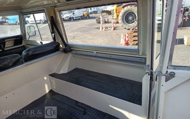 LAND ROVER LAND 88 2.2 Break  74CV – ESSENCE – 57138 KMS – ANNEE 1979 BLANC HJ-147-BT