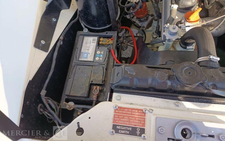 LAND ROVER LAND 88 2.2 Break  74CV – ESSENCE – 57138 KMS – ANNEE 1979 BLANC HJ-147-BT