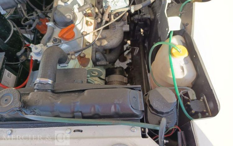 LAND ROVER LAND 88 2.2 Break  74CV – ESSENCE – 57138 KMS – ANNEE 1979 BLANC HJ-147-BT