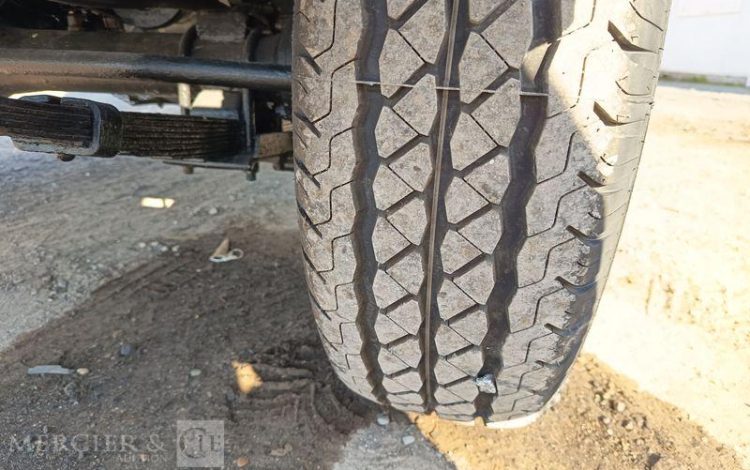 LAND ROVER LAND 88 2.2 Break  74CV – ESSENCE – 57138 KMS – ANNEE 1979 BLANC HJ-147-BT