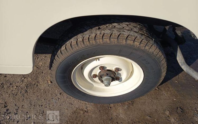 LAND ROVER LAND 88 2.2 Break  74CV – ESSENCE – 57138 KMS – ANNEE 1979 BLANC HJ-147-BT