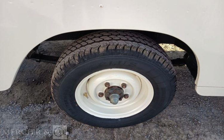 LAND ROVER LAND 88 2.2 Break  74CV – ESSENCE – 57138 KMS – ANNEE 1979 BLANC HJ-147-BT
