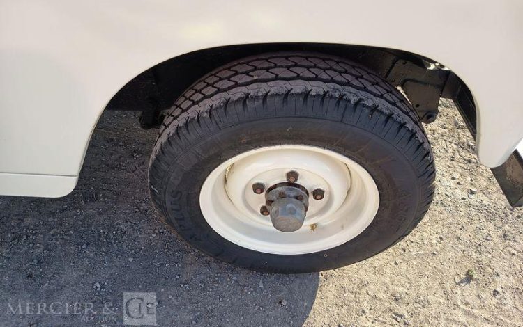 LAND ROVER LAND 88 2.2 Break  74CV – ESSENCE – 57138 KMS – ANNEE 1979 BLANC HJ-147-BT