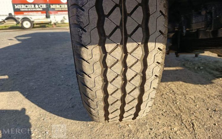 LAND ROVER LAND 88 2.2 Break  74CV – ESSENCE – 57138 KMS – ANNEE 1979 BLANC HJ-147-BT