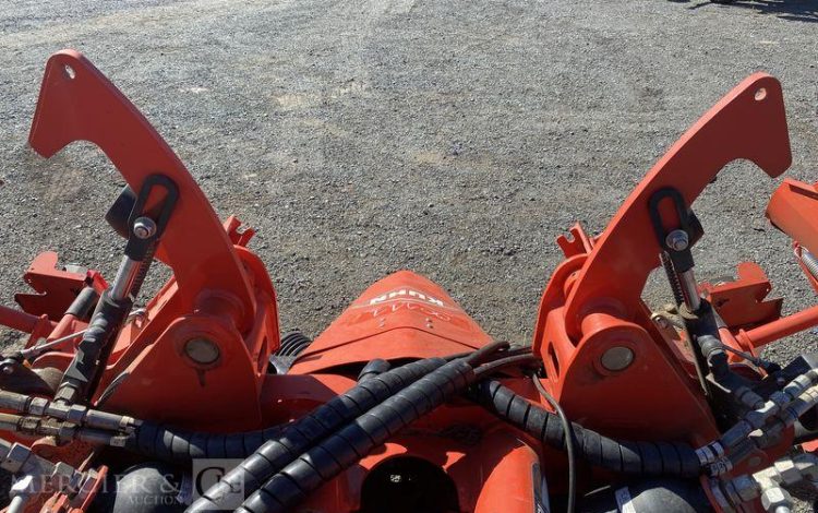 KUHN FAUCHEUSE CONDITIONNEUSE A DISQUE FC 9530D-FF – ANNEE 2021  111