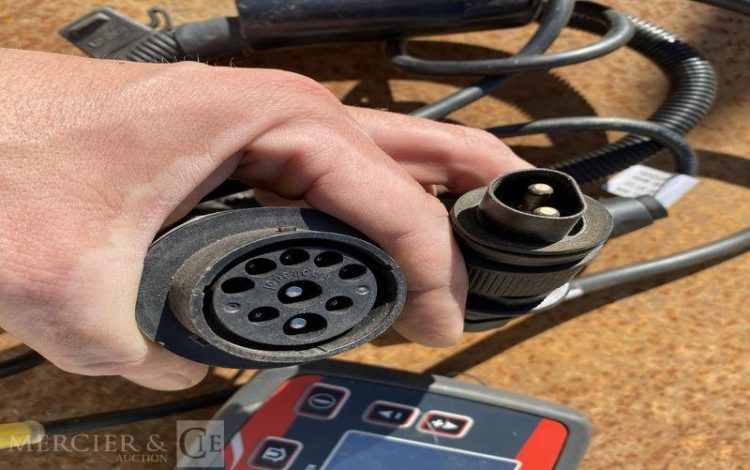 KUHN PRESSE A BALLE RONDE CHAMBRE VARIABLE VB 3160 OF – ANNEE 2021  733