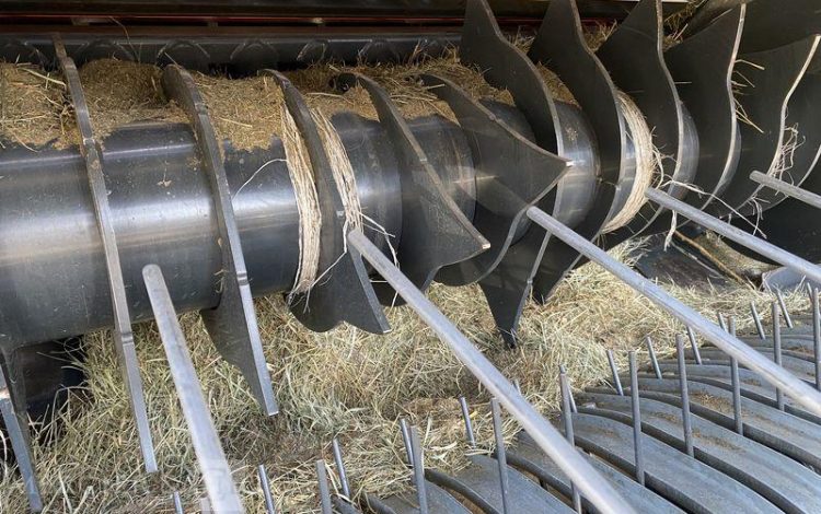 KUHN PRESSE A BALLE RONDE CHAMBRE VARIABLE VB 3160 OF – ANNEE 2021  733