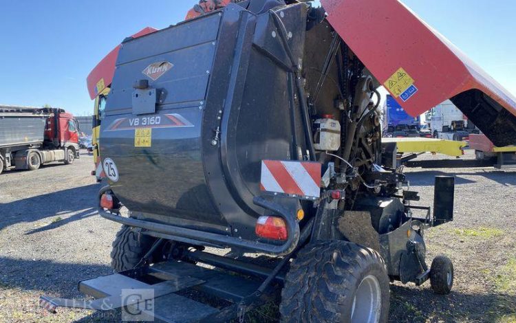 KUHN PRESSE A BALLE RONDE CHAMBRE VARIABLE VB 3160 OF – ANNEE 2021  733