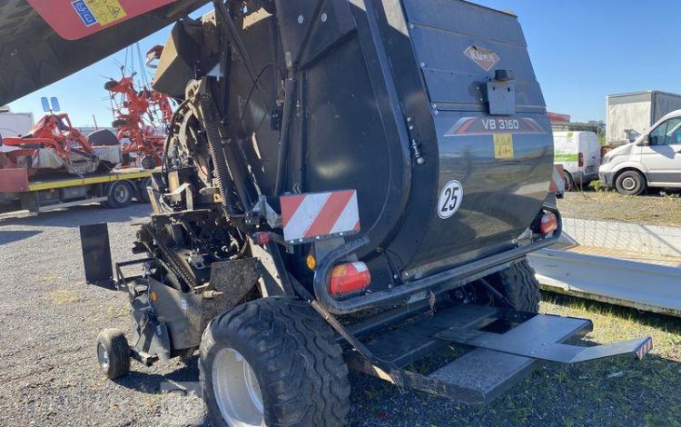 KUHN PRESSE A BALLE RONDE CHAMBRE VARIABLE VB 3160 OF – ANNEE 2021  733