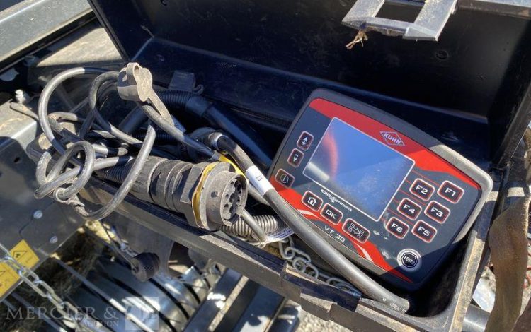 KUHN PRESSE A BALLE RONDE CHAMBRE VARIABLE VB 3160 OF – ANNEE 2021  733