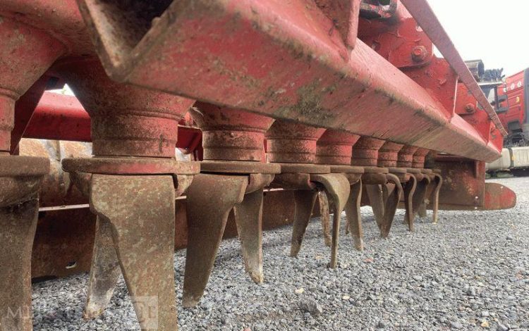 KVERNELAND HERSE ROTATIVE HYDRAULIQUE – LARGEUR 6M  71485