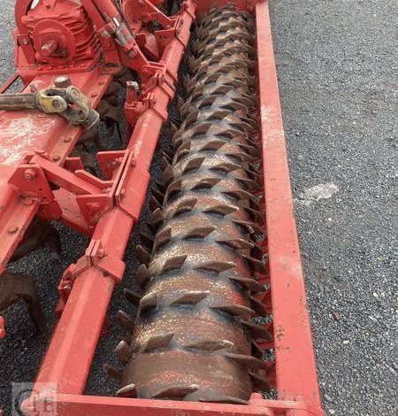 KVERNELAND HERSE ROTATIVE HYDRAULIQUE – LARGEUR 6M  71485