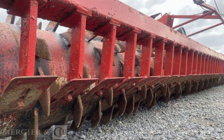 KVERNELAND HERSE ROTATIVE HYDRAULIQUE – LARGEUR 6M  71485