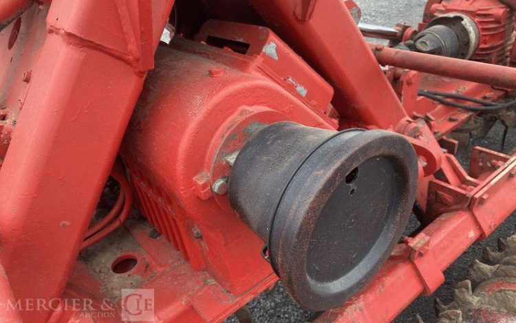 KVERNELAND HERSE ROTATIVE HYDRAULIQUE – LARGEUR 6M  71485
