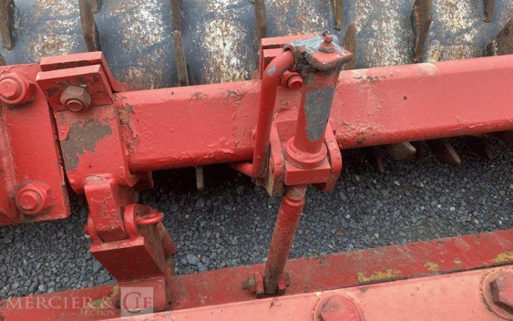KVERNELAND HERSE ROTATIVE HYDRAULIQUE – LARGEUR 6M  71485