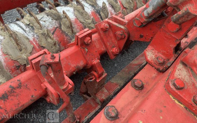 KVERNELAND HERSE ROTATIVE HYDRAULIQUE – LARGEUR 6M  71485